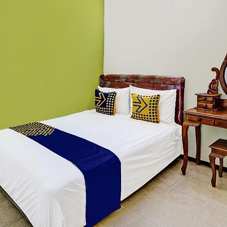 Spot On 91716 Kost Yy Syariah Hotel Mojokerto ภายนอก รูปภาพ