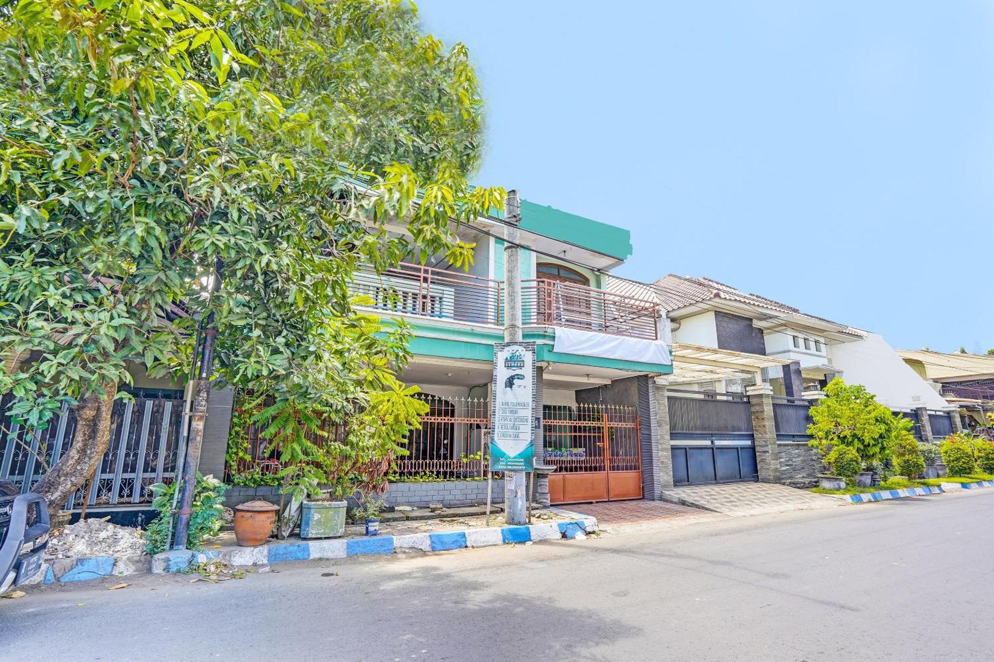Spot On 91716 Kost Yy Syariah Hotel Mojokerto ภายนอก รูปภาพ