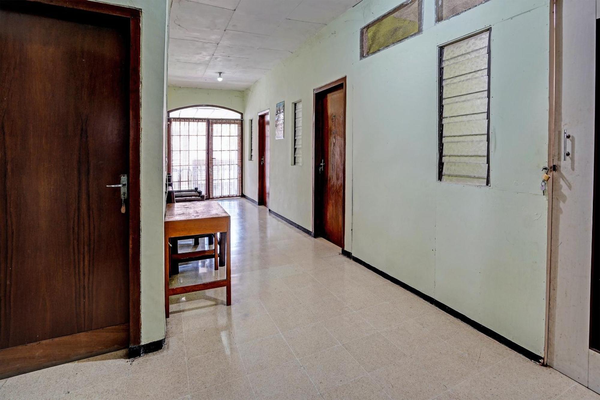 Spot On 91716 Kost Yy Syariah Hotel Mojokerto ภายนอก รูปภาพ