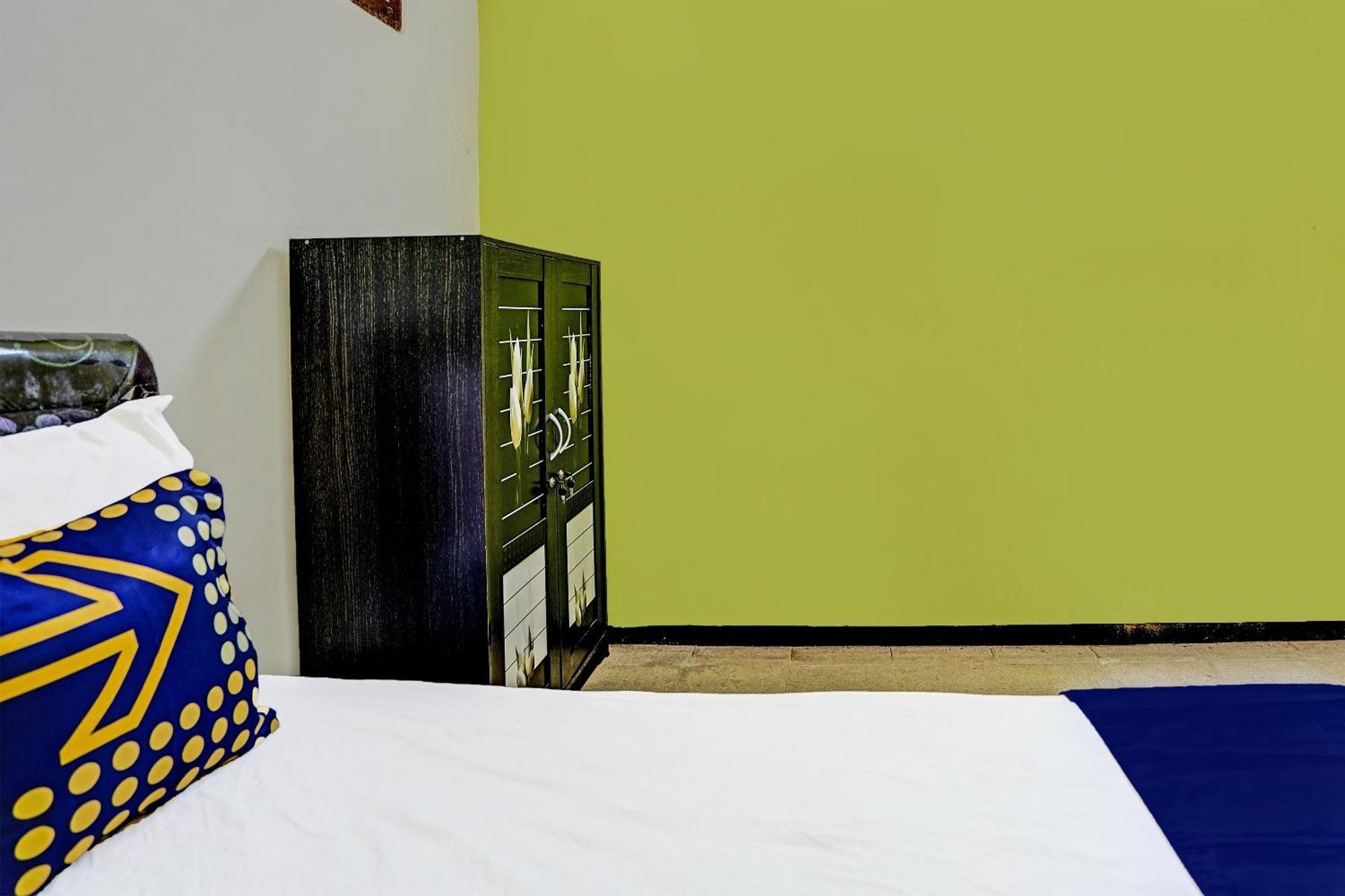 Spot On 91716 Kost Yy Syariah Hotel Mojokerto ภายนอก รูปภาพ