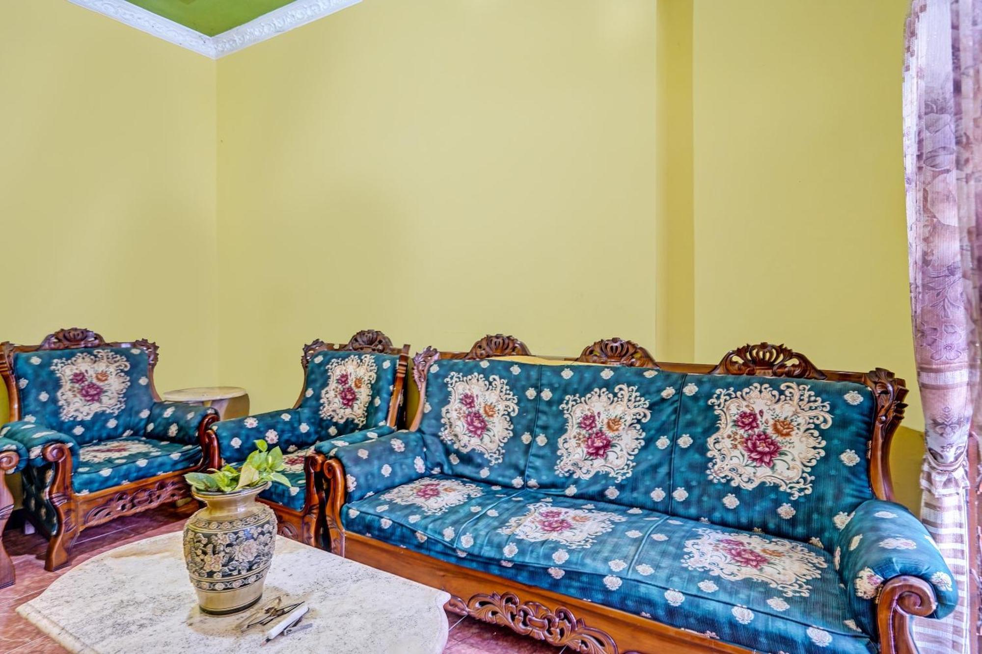 Spot On 91716 Kost Yy Syariah Hotel Mojokerto ภายนอก รูปภาพ